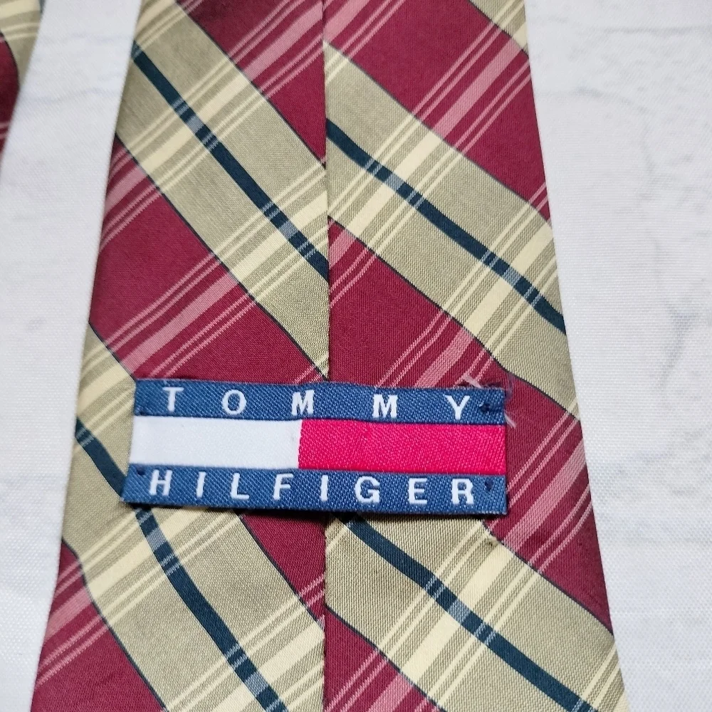 Tommy Hilfiger Red and Cream Plaid Checks Italian Silk Tie Necktie Traditional